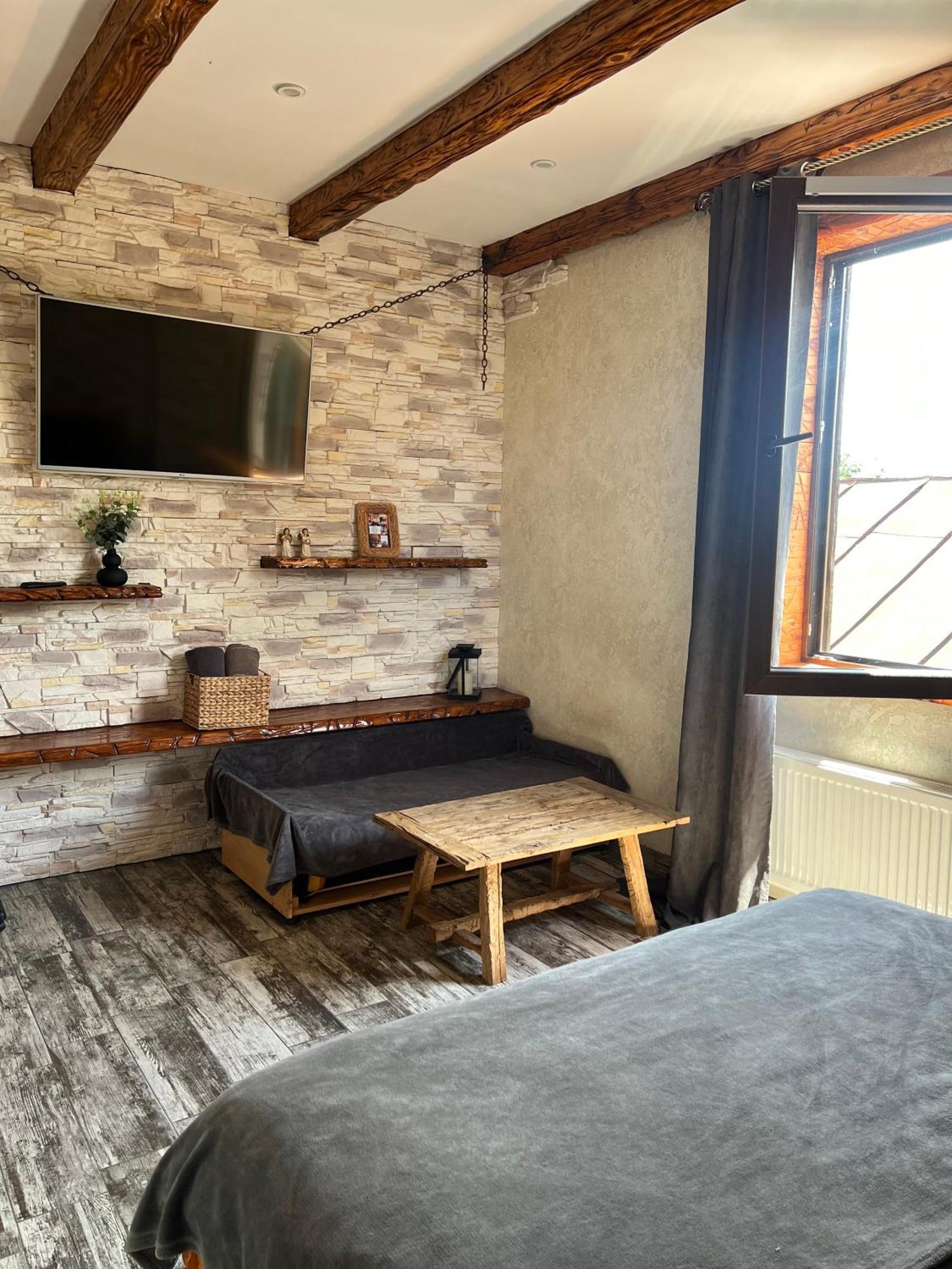 Nazar Stodolya Hotel Kamjanyi Potoki Kültér fotó