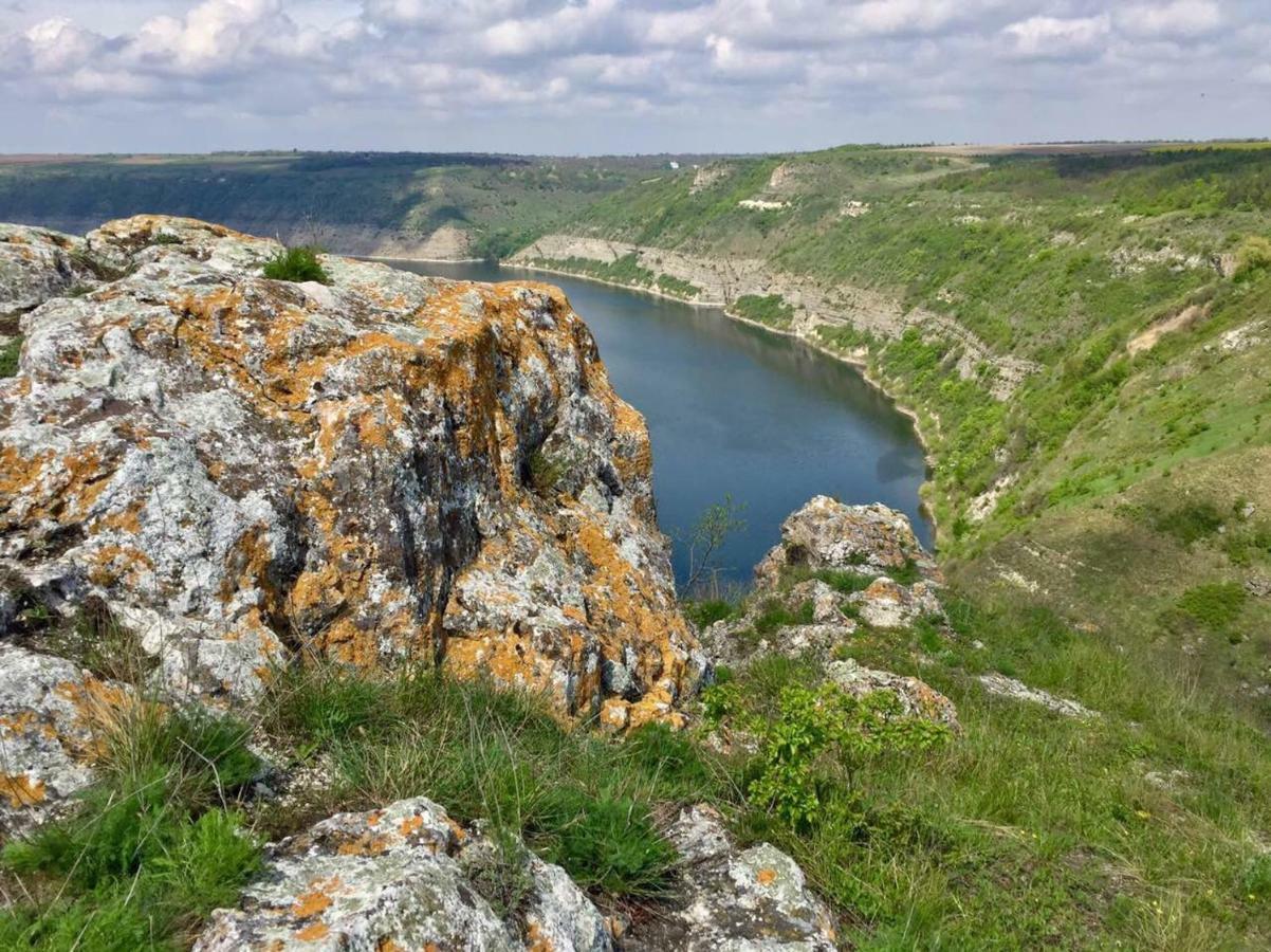 Nazar Stodolya Hotel Kamjanyi Potoki Kültér fotó